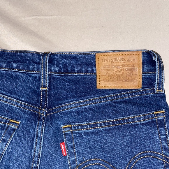 Levi jeans. Wedgie straight. Size 25. Denim. Vintage. - Picture 4 of 4